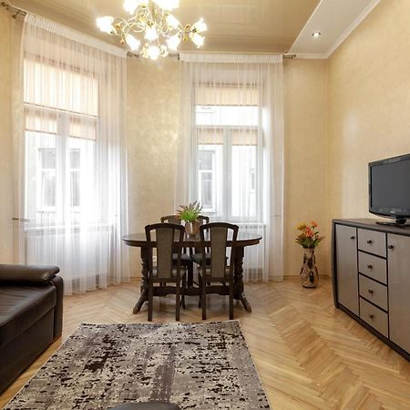 Alfa Apartments Levytskoho ลวีฟ ภายนอก รูปภาพ