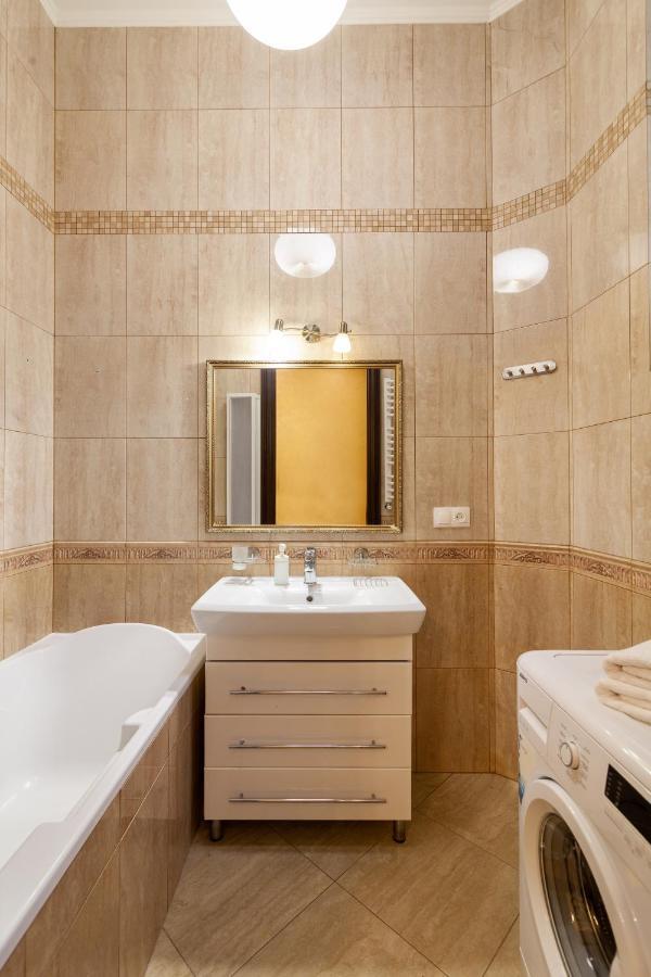 Alfa Apartments Levytskoho ลวีฟ ภายนอก รูปภาพ