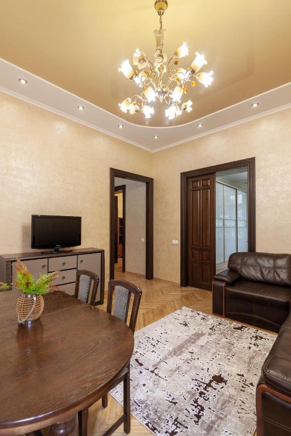 Alfa Apartments Levytskoho ลวีฟ ภายนอก รูปภาพ
